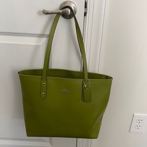 Coach purse. Green